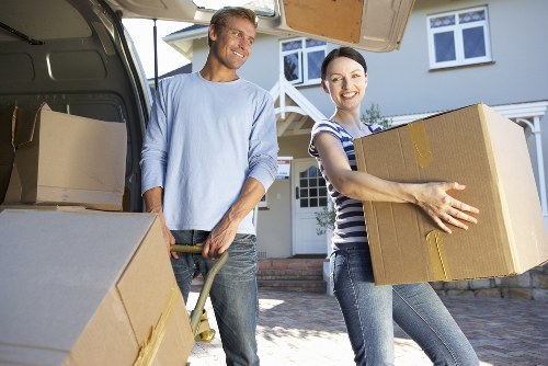Packing and loading support for a move in Barking
